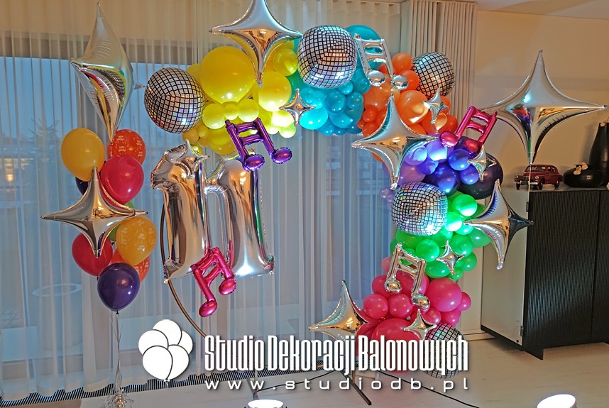 Ścianka koło balonowe w temacie Disco jako dekoracja urodzinowa dla dziewczynki