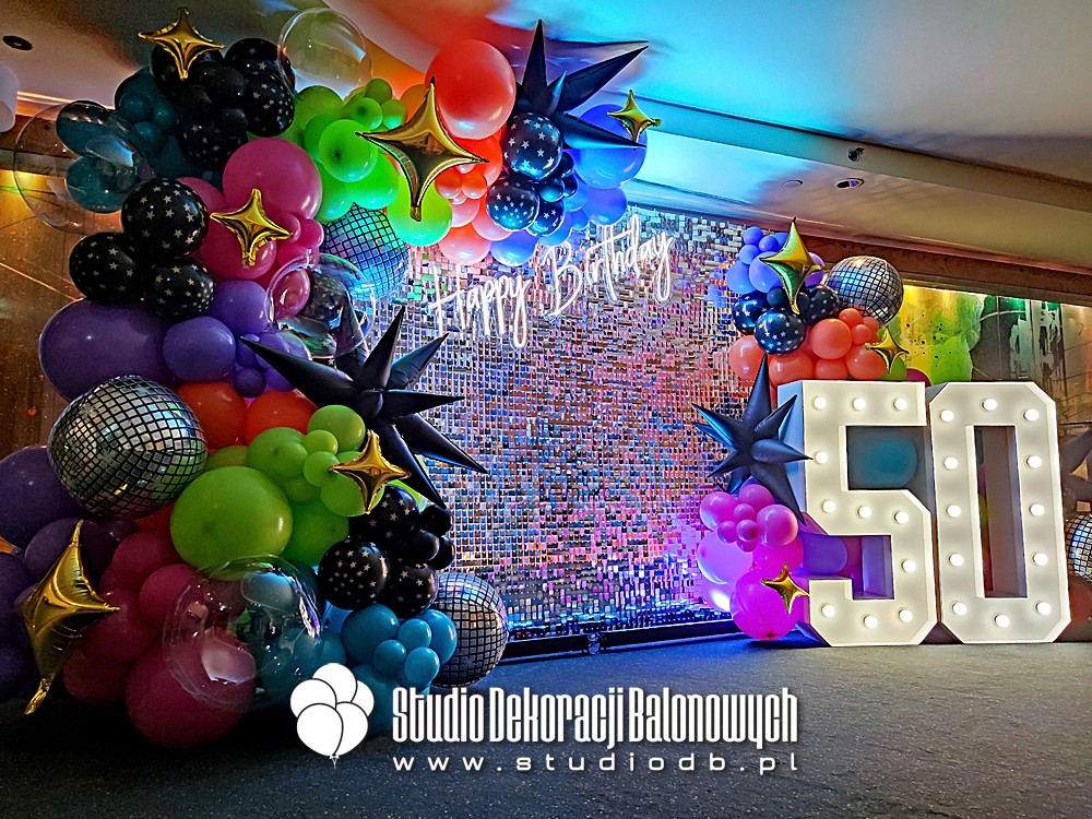 ✨ Ścianka Balonowa DISCO – błyszcząca oprawa na 50. urodziny! ✨