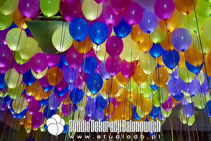 Kolorowe balony podświetlane diodami LED
