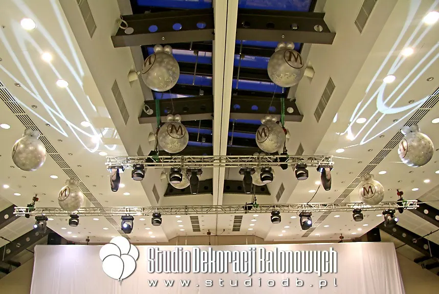 Duże balony przygotowane jako efekt specjalny podczas wydarzenia