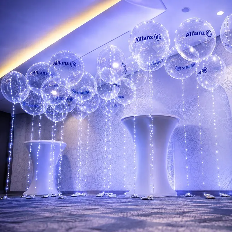 Transparentne balony z logo i oświetleniem LED